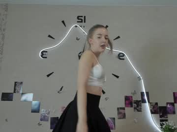 girl
        the_scarlet_flower_ cam image #202874