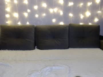 couple
        midniightmind cam image #32634