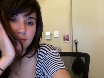 girl
        ericarae91 cam image #41795