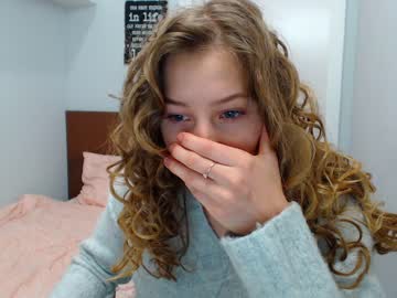 girl
        dame_mas99 cam image #29028