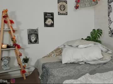 girl
        grettabenett_ cam image #15367