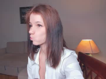 girl
        aura_ann cam image #136376