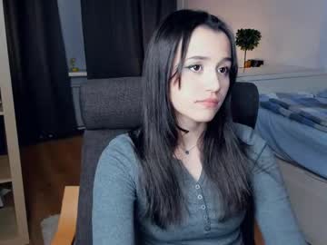 girl
        keti_bunny cam image #220286