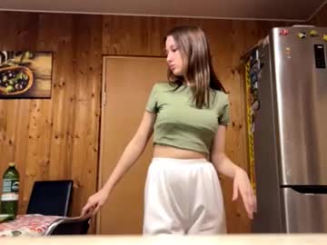 girl
        jayneboutros cam image #60704