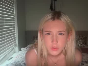 girl
        cassiemaee cam image #266524