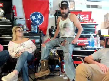 couple
        hardworkertn cam image #16550