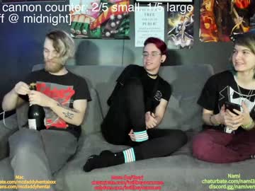 couple
        thecouchcast cam image #46267