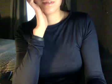 girl
        lillyandhertoyy cam image #145664