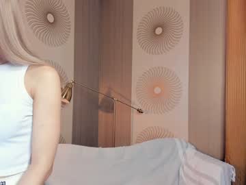 girl
        nectar_peach cam image #163944