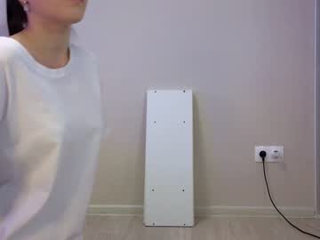 girl
        kr1stinarrow cam image #97556