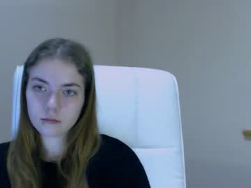 girl
        zoey_deuttch cam image #58750