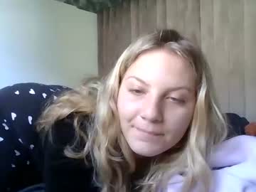 girl
        glowandsmoke cam image #82212