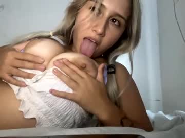 girl
        kikibae1 cam image #75394