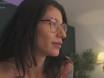 girl
        alyonaqueen_ cam image #7300