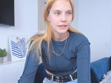 girl
        vibe_house cam image #193506