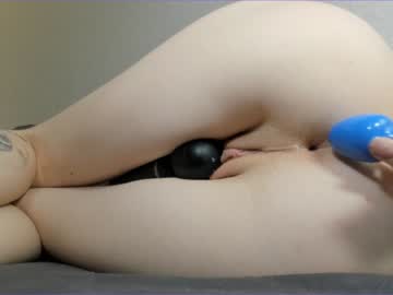 girl
        lizynoir cam image #139552
