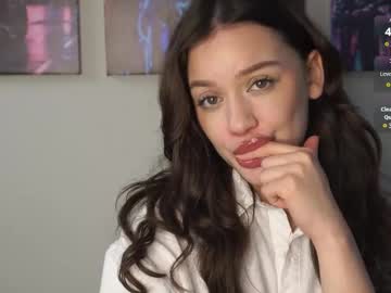 girl
        shining_brunette cam image #245474