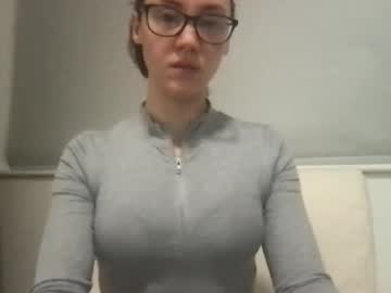 girl
        lilydunn cam image #217216