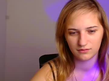 girl
        molly_lyyy cam image #206467
