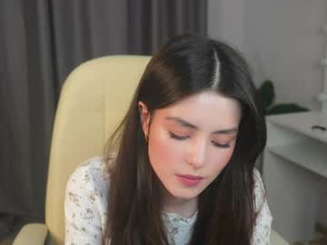 girl
        lucky_forme cam image #241102