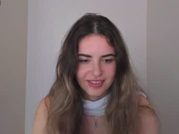 girl
        emmycrystal_ cam image #167146