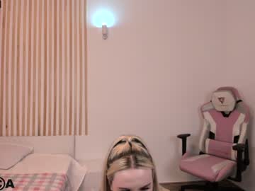 girl
        shy_cass1e cam image #123334