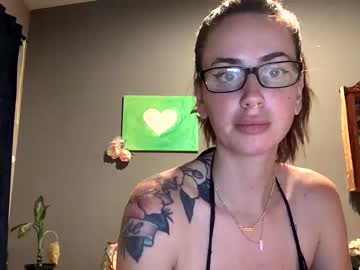 girl
        bri_bearr cam image #114023