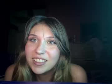 girl
        trapbaby22 cam image #241334