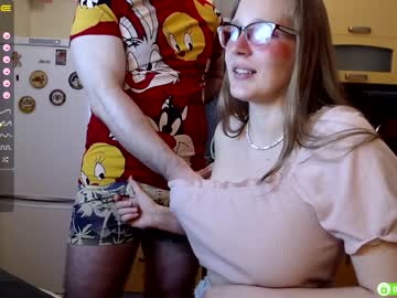 couple
        wolfy_foxy cam image #3460