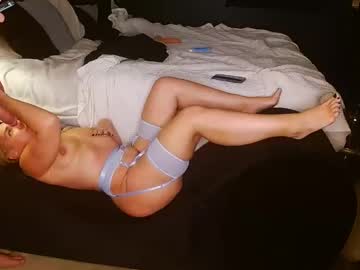 couple
        maggiethemilf cam image #201103