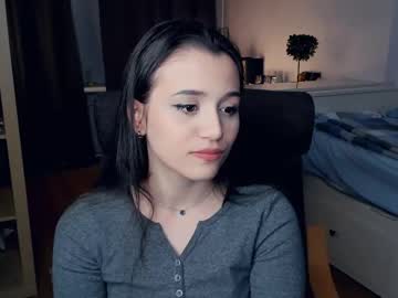 girl
        keti_bunny cam image #220289