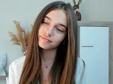 girl
        whitneyfarro cam image #184131