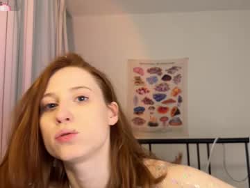 girl
        purplebeawer cam image #53132