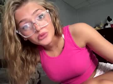 girl
        candyloves1 cam image #247460