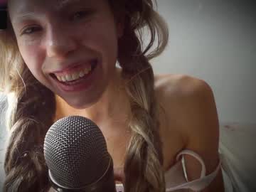 girl
        radiant_ada cam image #196166