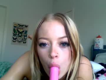 girl
        ericamarie777 cam image #209752