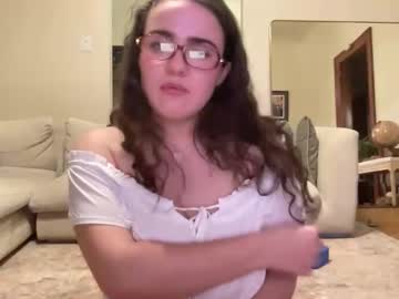 girl
        lucyvale22101 cam image #71355
