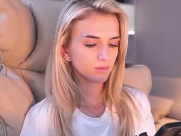 girl
        entya cam image #7874
