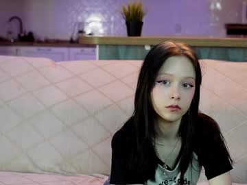 girl
        garynbinford cam image #256188