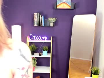 girl
        lynnfloor cam image #227268