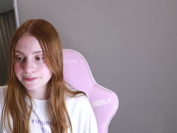 girl
        edahawks cam image #215495