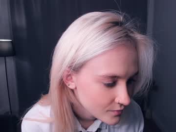 girl
        sellar_moon cam image #124963