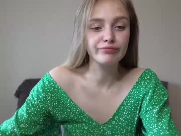 girl
        your_lily419015 cam image #99029