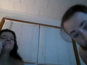 couple
        suitedandbossy cam image #256258