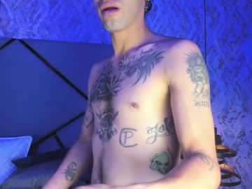 couple
        dannis_show25 cam image #155025