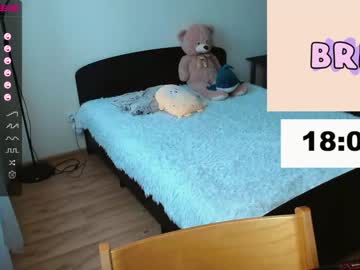 girl
        shy_mirabel cam image #8971