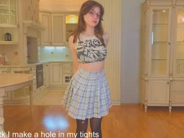 girl
        edithbrucker cam image #192158