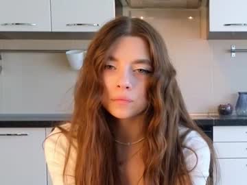 girl
        philomenagallant cam image #169594