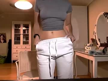 girl
        michael_pors cam image #48469
