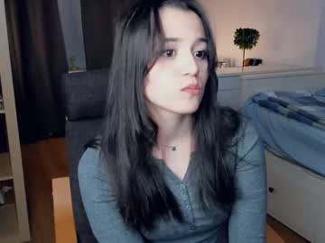 girl
        keti_bunny cam image #220293